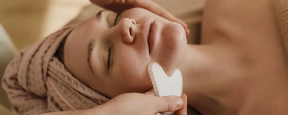 Gua sha massage - både som ansigtsmassage og kropsmassage